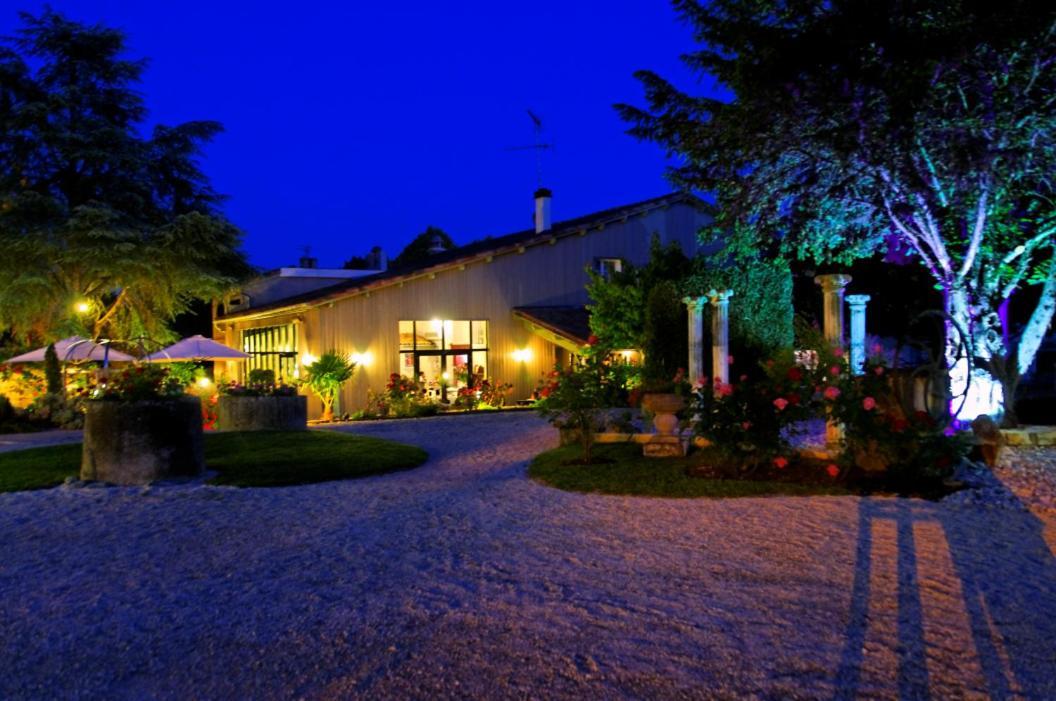 Logis Hotel Restaurant L'Essille Bassac Buitenkant foto