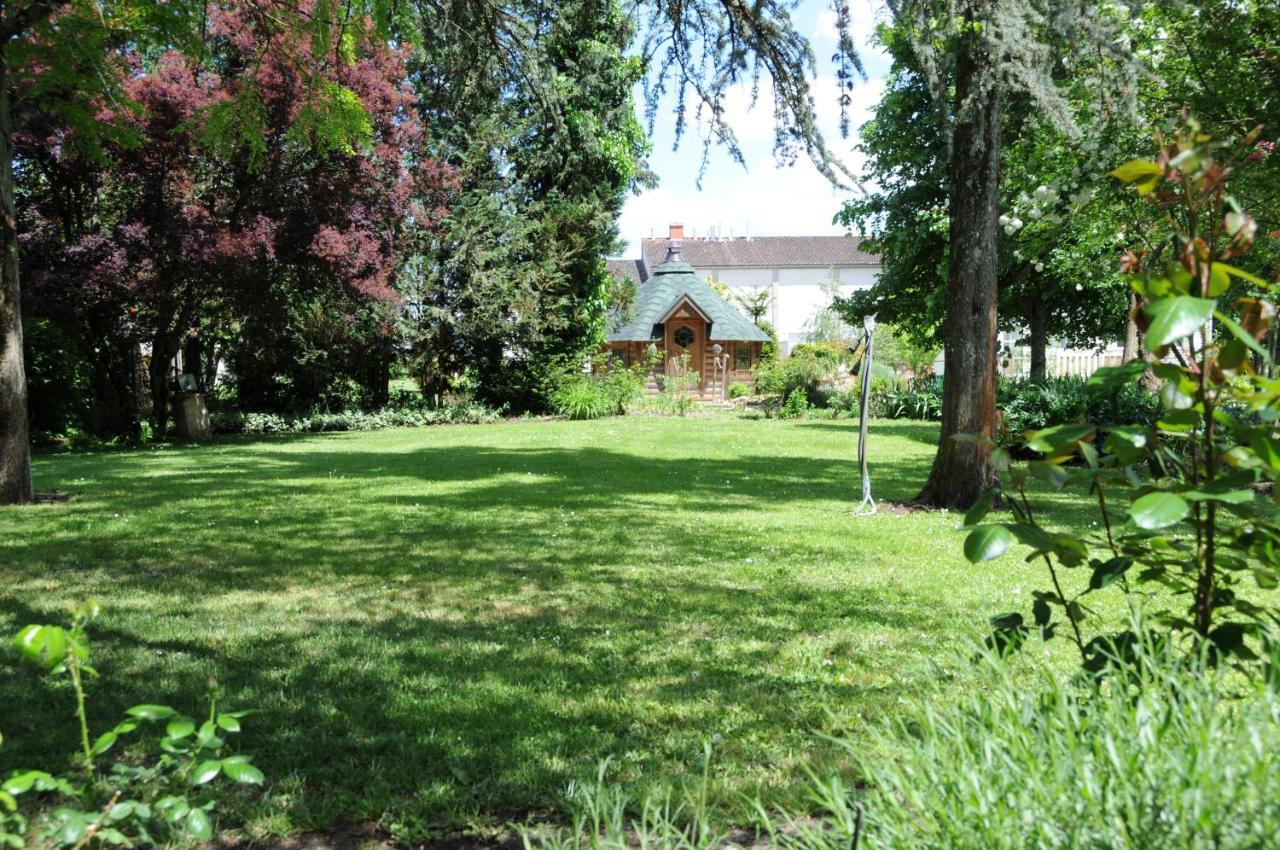 Logis Hotel Restaurant L'Essille Bassac Buitenkant foto