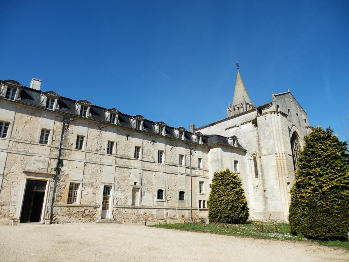 Logis Hotel Restaurant L'Essille Bassac Buitenkant foto