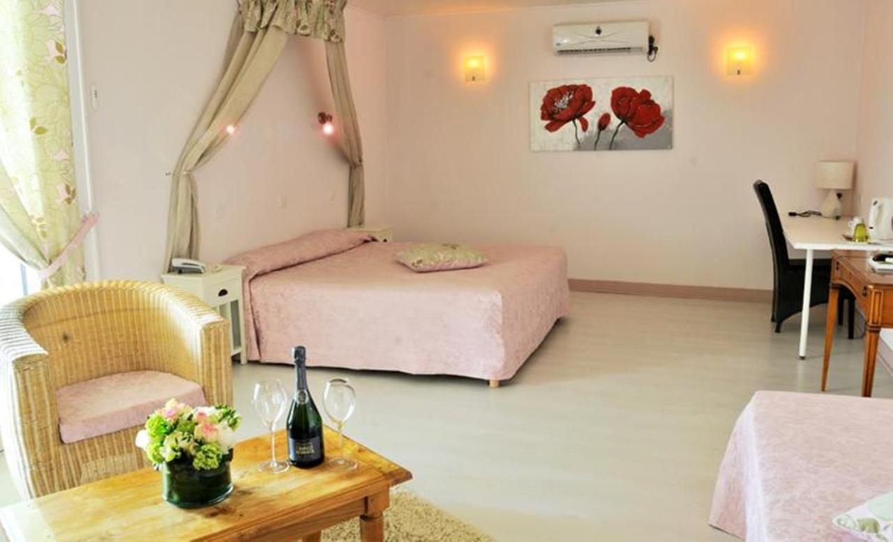 Logis Hotel Restaurant L'Essille Bassac Buitenkant foto